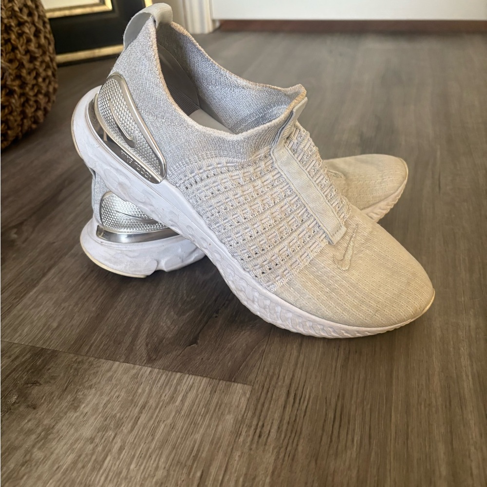 Nike Phantom Running Sneakers